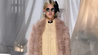 Valentino S/S '25 | O Alessandro Michele αναβίωσε μια από τις πιο διαχρονικές τάσεις στην ομορφιά