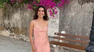 Καλεσμένη σε γάμο | Πώς θα στρώνουν σωστά τα φορέματα στη σιλουέτα σου; Η Τόνια Σωτηροπούλου έχει το τέλειο tip