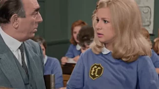 "Τι βαρβαρότητα είναι αυτή;" | Όλα τα σχόλια για την προσθήκη χρώματος στο "Χτυποκάρδια στο θρανίο"