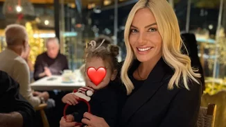 Ιωάννα Μαλέσκου | Το video με τα παιχνίδια της κόρης της στην παραλία ειναι ό,τι πιο cute θα δεις σήμερα