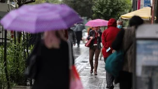 Βροχερός ο καιρός σήμερα με μικρή πτώση θερμοκρασίας - Σε αυτές τις περιοχές απαιτείται προσοχή