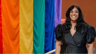 Η Υπουργός της Νορβηγίας, Λούμπνα Τζάφερι έδειξε το στήθος της δημόσια -και είχε λόγο