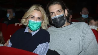 Τζένη Μπότση | Σπάνια δημόσια εμφάνιση με τον σύντροφό της, Αλέξανδρο Μιχαλά