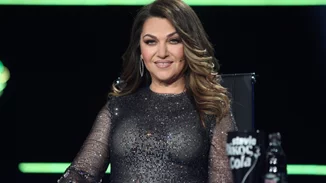 Η αμήχανη στιγμή μεταξύ Δέσποινας Βανδή και Καίτης Γαρμπή στο 2ο live του "J2US"