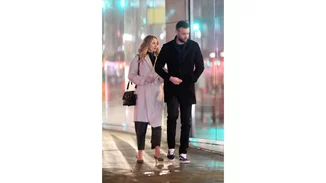 Η maternity εμφάνιση της Jennifer Lawrence μάς θύμισε εκείνη της κολλητής της, Emma Stone