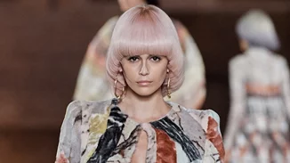 Τα πιο θρυλικά beauty looks από τις εβδομάδες μόδας του παρελθόντος