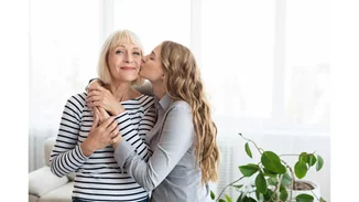 Last minute gifts | 15 δώρα μόδας για να προσφέρεις στη μαμά σου στη Γιορτή της Μητέρας