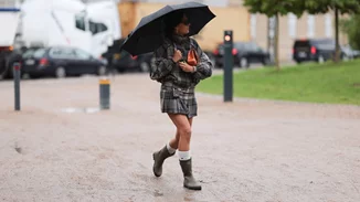 Fab Five | 5 stylish looks που μπορείς να δημιουργήσεις φορώντας γαλότσες