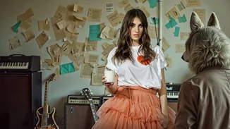 Η Παυλίνα Βουλγαράκη, αφοπλιστικά ειλικρινής, κυκλοφορεί το εξομολογητικό άλμπουμ "ΛΥΚΟΙ"