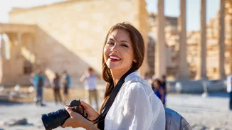 Αυξήθηκε το συνολικό επίπεδο ικανοποίησης των επισκεπτών της Αθήνας το 2022 σε σχέση με το 2019!