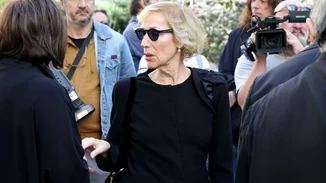 Διονύσης Σαββόπουλος | Η γυναίκα της ζωής του, Άσπα, στο "τελευταίο αντίο" στην Μητρόπολη Αθηνών