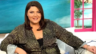 Η Δανάη Μπάρκα με τα παπούτσια που φορούν όλες οι fashionistas σε Παρίσι και Μιλάνο