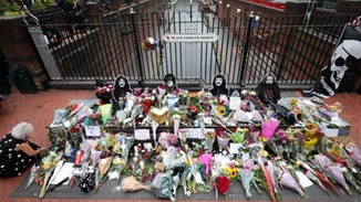 Στο Μπέρμιγχαμ, οι θαυμαστές του Όζι Όζμπορν αποτίουν φόρο τιμής στο "είδωλο της πόλης"