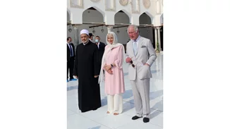 Το ταξίδι του πρίγκιπα Καρόλου και της Καμίλα στην Αίγυπτο - Η εμφάνιση της δούκισσας της Κορνουάλης που συζητήθηκε