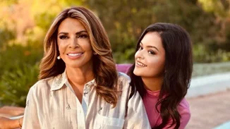 Μαριτίνα Ντενίση | Mε σοφιστικέ outfit στο σπίτι της μητέρας της