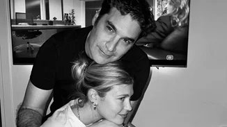 "Tι είναι αυτό που το λένε αγάπη" | Η τρυφερή αγκαλιά Κλέλιας Ανδριολάτου - Χριστόφορου Παπακαλιάτη