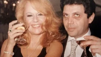 Η Αλίκη Βουγιουκλάκη στον δεύτερο γάμο της με τον Γιώργο Ηλιάδη - Με λευκό ταγέρ η Ελληνίδα σταρ