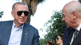 Σάλος στην Τουρκία με τα πανάκριβα γυαλιά Cartier του Ερντογάν | Πάνω από 3.100 ευρώ η αξία τους