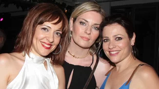 Ελισάβετ Μουτάφη, Μαριάννα Τουμασάτου και Υρώ Λούπη ξανά μαζί 17 χρόνια μετά τη "Βέρα στο δεξί"