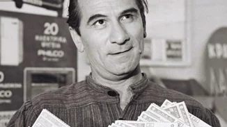 Ο Κώστας Χατζηχρήστος με την μεγάλη του κόρη Τέτα το 1957