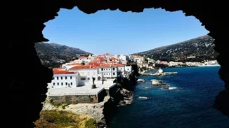 "Βασίλισσα του Αιγαίου" η Άνδρος, σύμφωνα με το Low Season Traveller