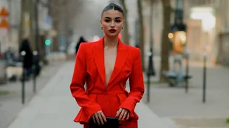 Οι πιο κομψοί τρόποι για να φορέσεις το κόκκινο χρώμα τον χειμώνα