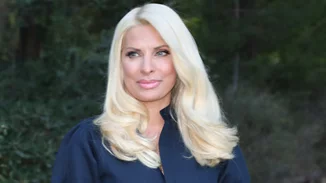 Η Ελένη Μενεγάκη με λεοπάρ μπικίνι στις διακοπές της στα Επτάνησα