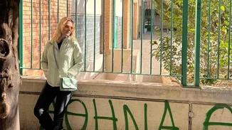 Ελεωνόρα Ζουγανέλη | Πώς συνδύασε το leather skinny παντελόνι σε πρωινή βόλτα της