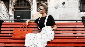 Από την πόλη στην παραλία | Η ψάθινη τσάντα από Mango που χωρά τα πάντα και θα αντικαταστήσει την tote σου