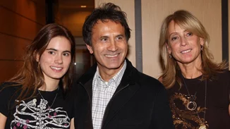 Τα δάκρυα της Γεωργιάννας Νταλάρα στο βίντεο κλιπ του πατέρα της