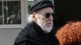 Στο νοσοκομείο με κορονοϊό ο Διονύσης Σαββόπουλος - Τα νεότερα για την κατάσταση της υγείας του