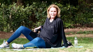 Τζένη Μπαλατσινού | Το παραδοσιακό σπίτι της στην Πάτμο μοιάζει με σκηνικό ρετρό ταινίας