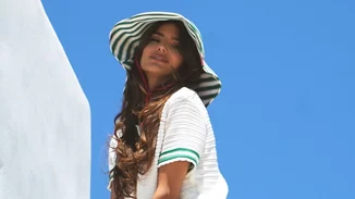 Η Ηλιάνα Παπαγεωργίου έχει τα λευκά sneakers που όλες πρέπει να έχουμε