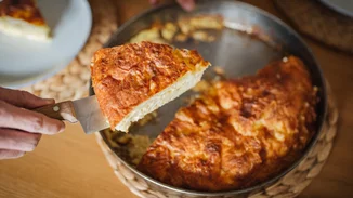 Γρήγορη τυρόπιτα χωρίς φύλλο για εσένα που τρέχεις να τα προλάβεις όλα