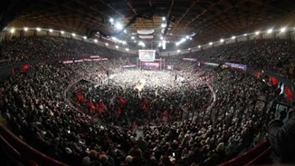 Συναυλία-αφιέρωμα στον Θάνο Μικρούτσικο | Χιλιάδες τραγούδησαν για "τις πιο όμορφες μέρες μας που δεν έχουμε ζήσει ακόμα"