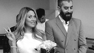 Cool daddy ο σύζυγος της Φωτεινής Πετρογιάννη | Η τρυφερή στιγμή που ταϊζει τον γιο τους