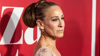 Sarah Jessica Parker | Ο αντιγηραντικός ορός με βιταμίνη C που εμπιστεύεται εδώ και χρόνια χαρίζει μοναδική λάμψη