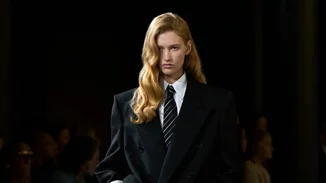 "Very demure, very mindful" | Έτσι θα χαρακτηρίζαμε τα beauty looks στα shows YSL, Dior & Balmain