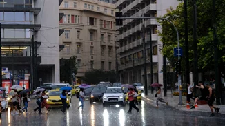 Καιρός | Βροχές και καταιγίδες το Σάββατο- Νοτιάδες και μικρή πτώση της θερμοκρασίας