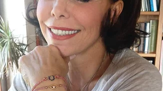 Η Βούλα Πατουλίδου σε μια συγκινητική εξομολόγηση στο Dot.