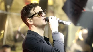 Αγνώριστος με κατάξανθα μακριά μαλλιά | Ο Νίνο Ξυπολιτάς στην παιδική του ηλικία