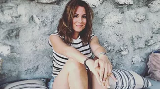 Η Νίκη Λυμπεράκη δημοσίευσε μία σπάνια φωτογραφία με τον γιο της | Οι δυο τους αγκαλιά δίπλα στη θάλασσα