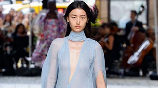 Dopamine Dressing | Τα χαρούμενα χρώματα που θα μας φτιάξουν τη διάθεση για τη σεζόν Άνοιξη/Καλοκαίρι 2025