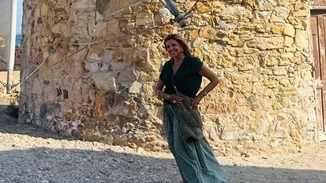 Μιμή Ντενίση | Με κοντό μαύρο σορτς στο Φεστιβάλ Βορείου Αιγαίου