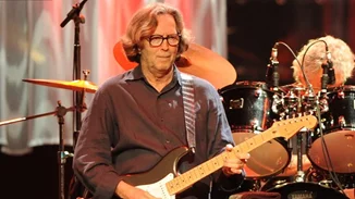 Eric Clapton | H προσωπική τραγωδία που κρύβεται πίσω από το εμβληματικό τραγούδι του Tears in Heaven