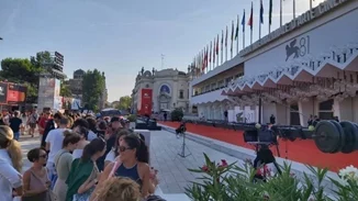 Φεστιβάλ Κινηματογράφου Βενετίας | Ο πρόεδρος της κριτικής επιτροπής λέει πως οι ταινίες μπορεί να μην αλλάζουν τον κόσμο, αλλά αποτελούν τεκμήρια μιας εποχής