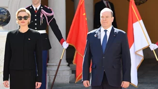 "Η σχέση τους είναι πολύ κακή": Eιδικός στη γλώσσα του σώματος αναλύει τις φωτό Αλβέρτου και Σαρλίν