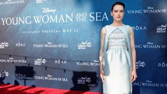 Η πρωτοπόρος κολυμβήτρια της Μάγχης τιμάται στην ταινία "Young Woman and the Sea"