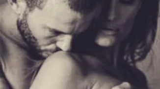 Ελεονώρα Μελέτη - Θοδωρής Μαροσούλης | Ποζάρουν αγκαλιά στον φακό της Ρούλας Ρέβη