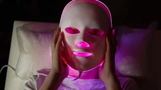 4 πολύ καλοί λόγοι για να επενδύσεις σε μια μάσκα LED για το πρόσωπό σου